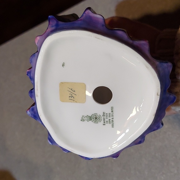 Royal Doulton Easter Day figurine - Picture 7 of 8